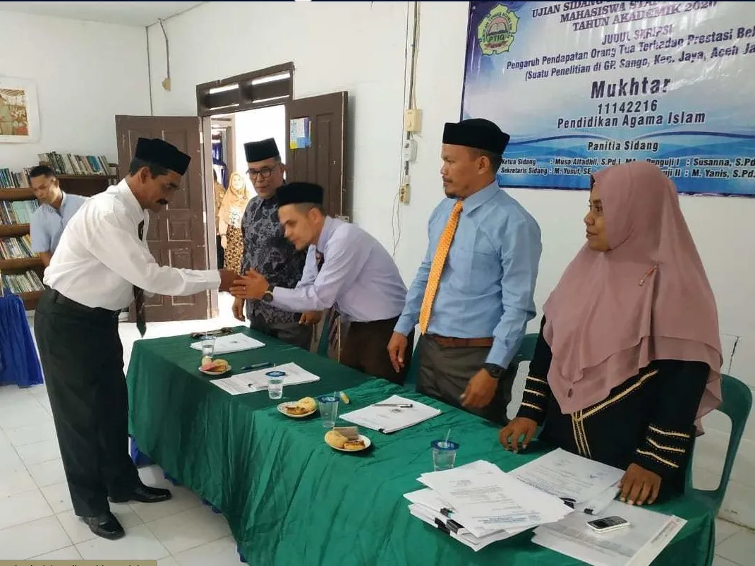 6 (ENAM) MAHASISWA STAI-PTIQ LULUS UJIAN SIDANG SKRIPSI
